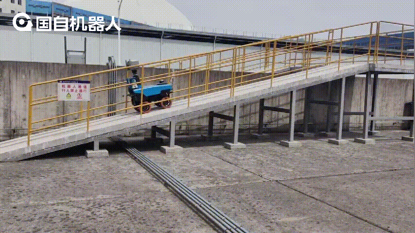 上斜坡 (1).gif 上斜坡 (1).gif